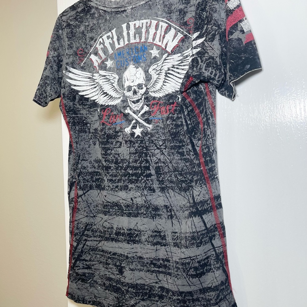 Buckle Affliction Black Gray Cutout V-Neck Graphic Tee - Picture 5 of 15